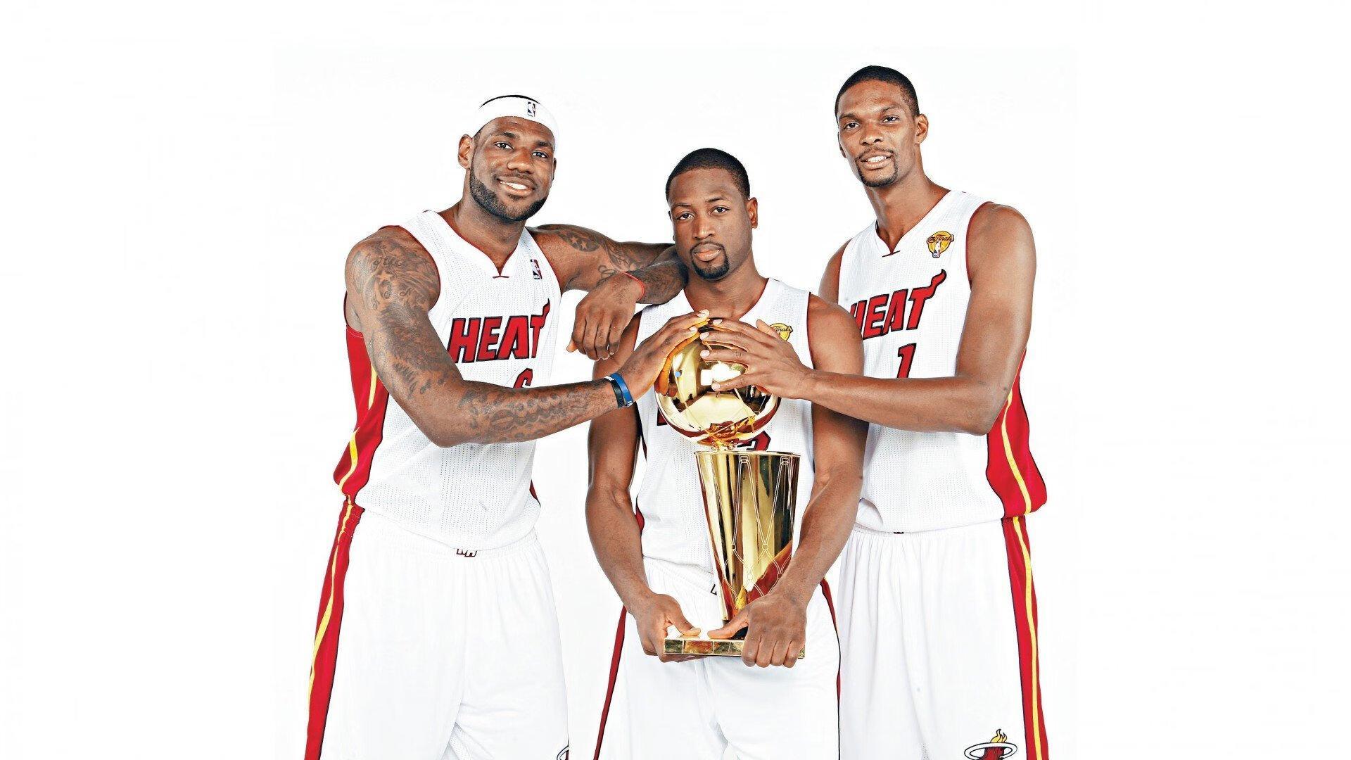 库里回忆新秀赛季，科比用肘击欢迎我进入NBA